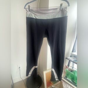 Lululemon women’s Capri tights Black green and Gray Bottoms